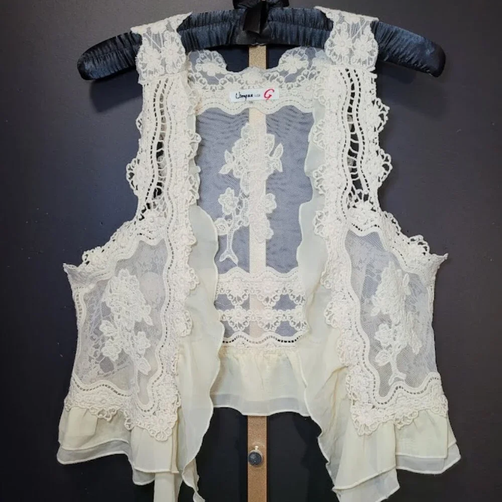 Umgee Women's Boho Style Lace Ruffle Crop Vest S/M - Picture 1 of 10